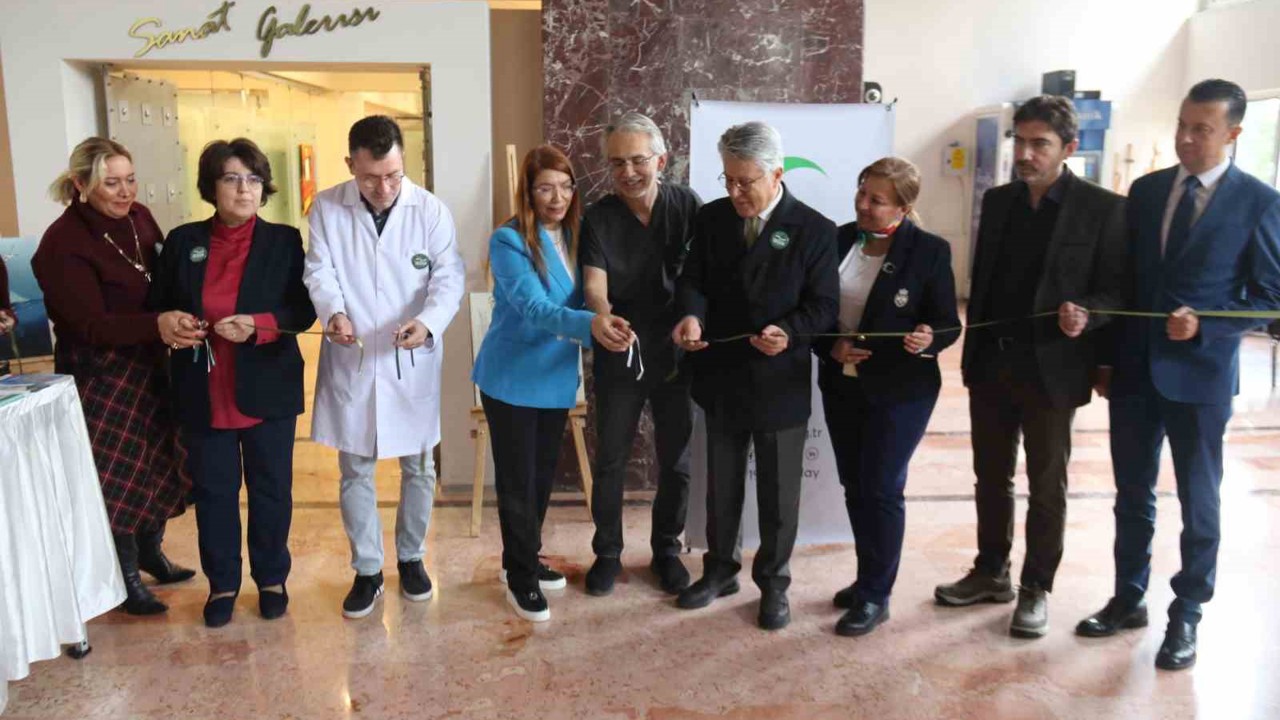 ESOGÜ’de bağımlılık temalı karikatür sergisi açıldı
