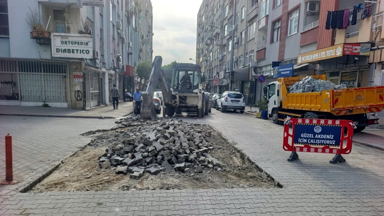 Akdeniz’de sokak yenileme çalışmaları sürüyor
