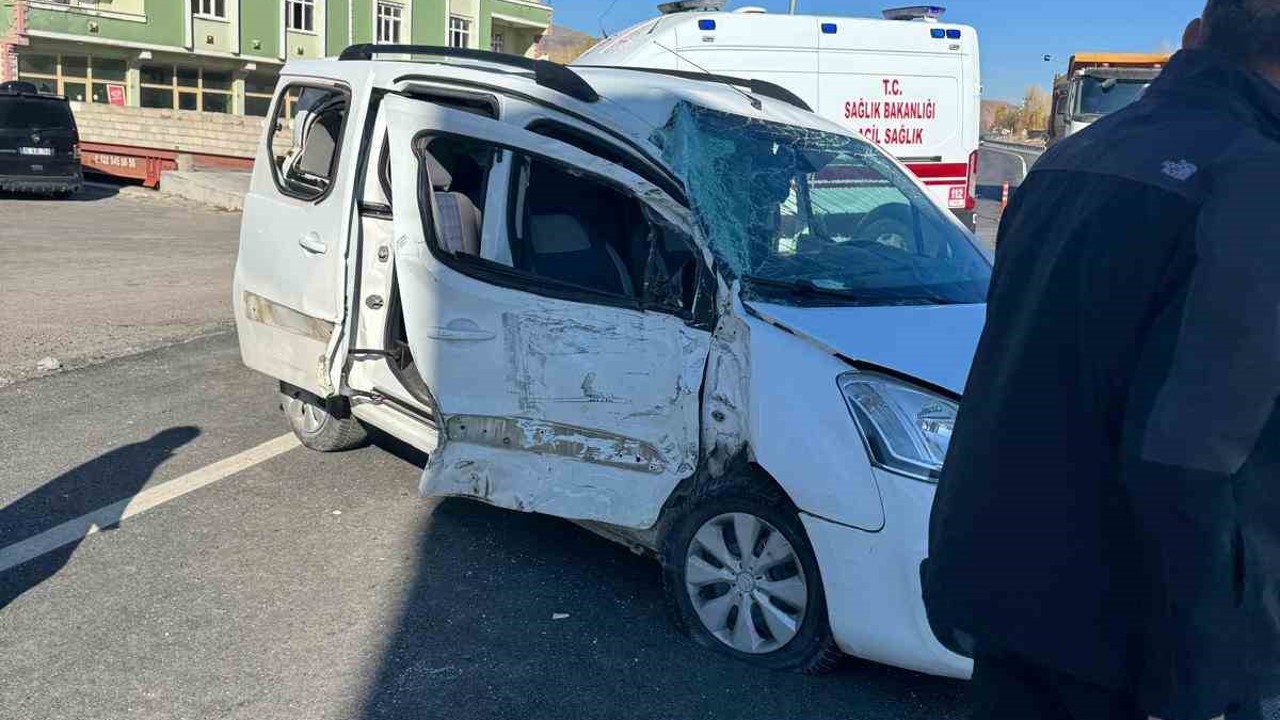 Van’da trafik kazası: 3 yaralı
