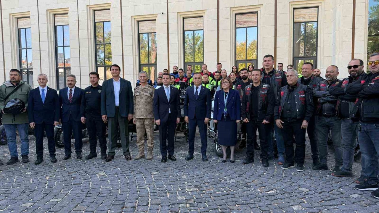 "Kebap dumansız, motor kasksız olmaz" sloganıyla kask farkındalığına dikkat çekildi
