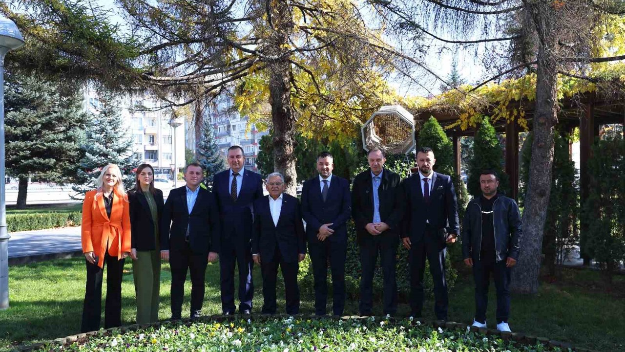 Başkan Büyükkılıç, Bosna-Hersek heyetine turizm şehri Kayseri’yi anlattı
