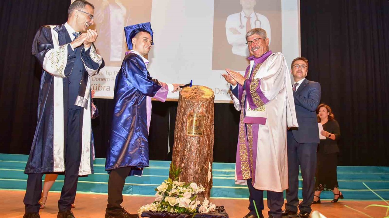 MSKÜ’lü genç hekim, TUS’ta Türkiye üçüncüsü oldu
