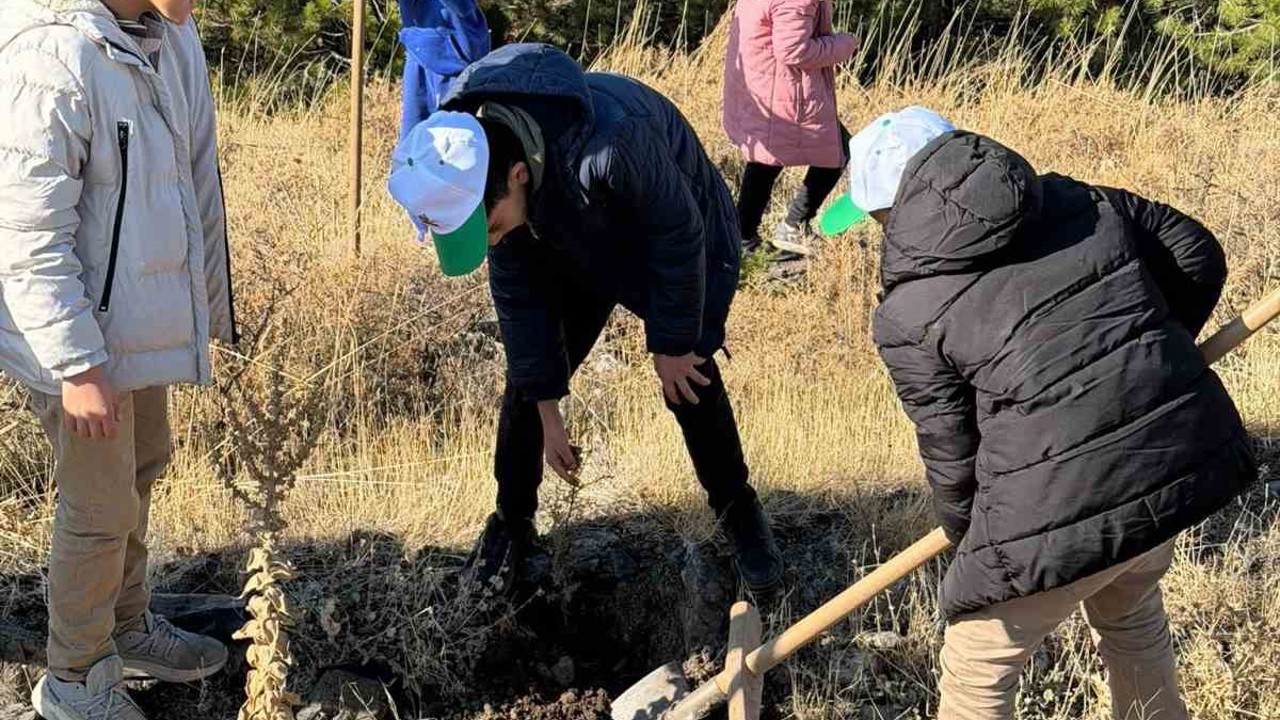 Sivrice’de fidan dikme etkinliği düzenlendi
