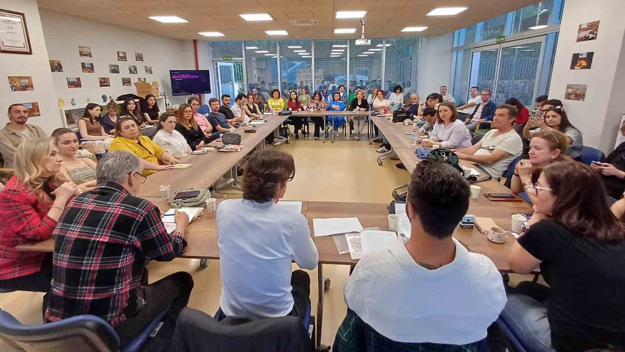 Büyükşehir Kitap Kulübü okuma eylemini toplumsal bir deneyime dönüştürüyor
