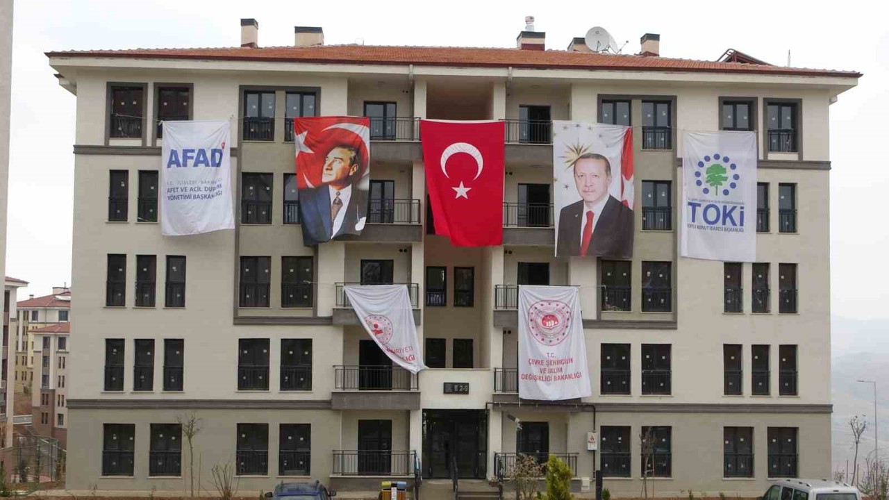 Malatya’da deprem konutlarının anahtar teslimi sürüyor

