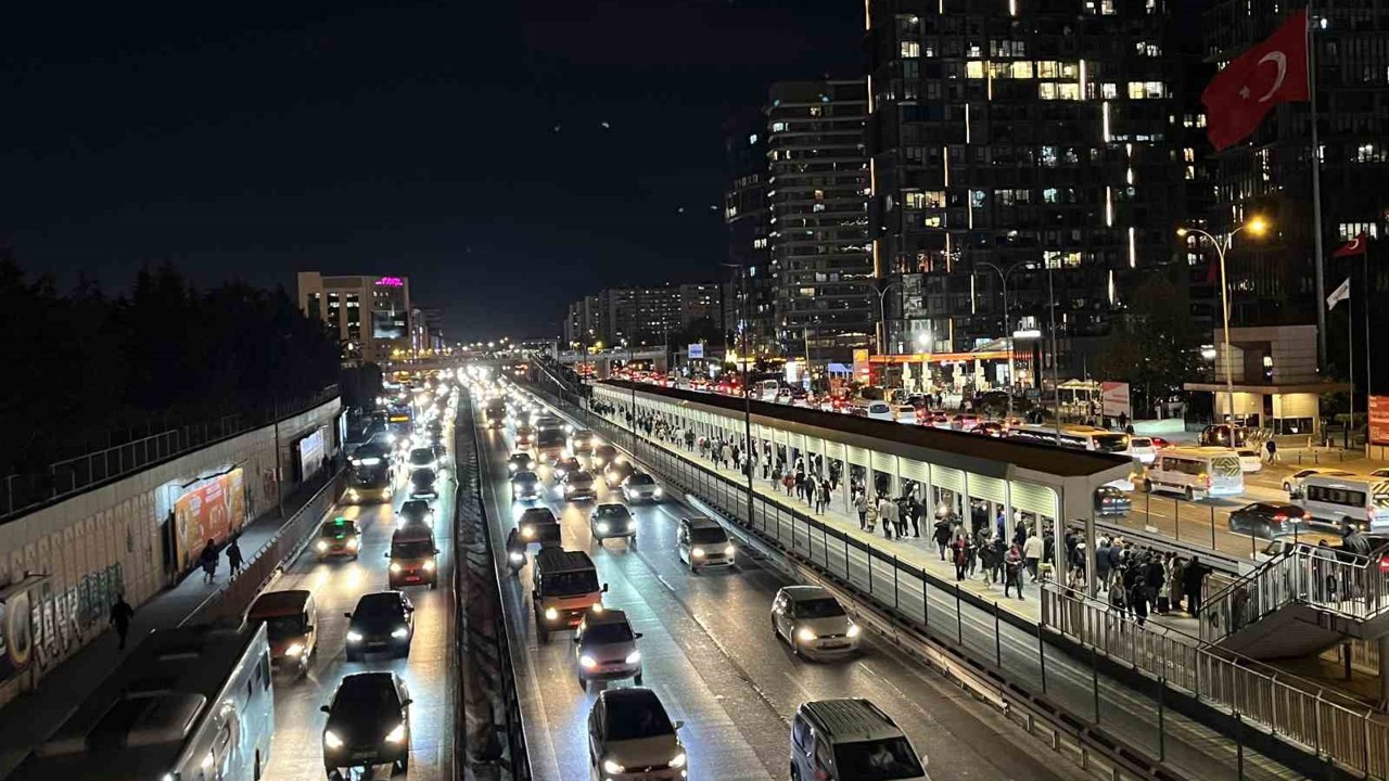 İstanbul’da trafik yoğunluğu yüzde 80’e ulaştı
