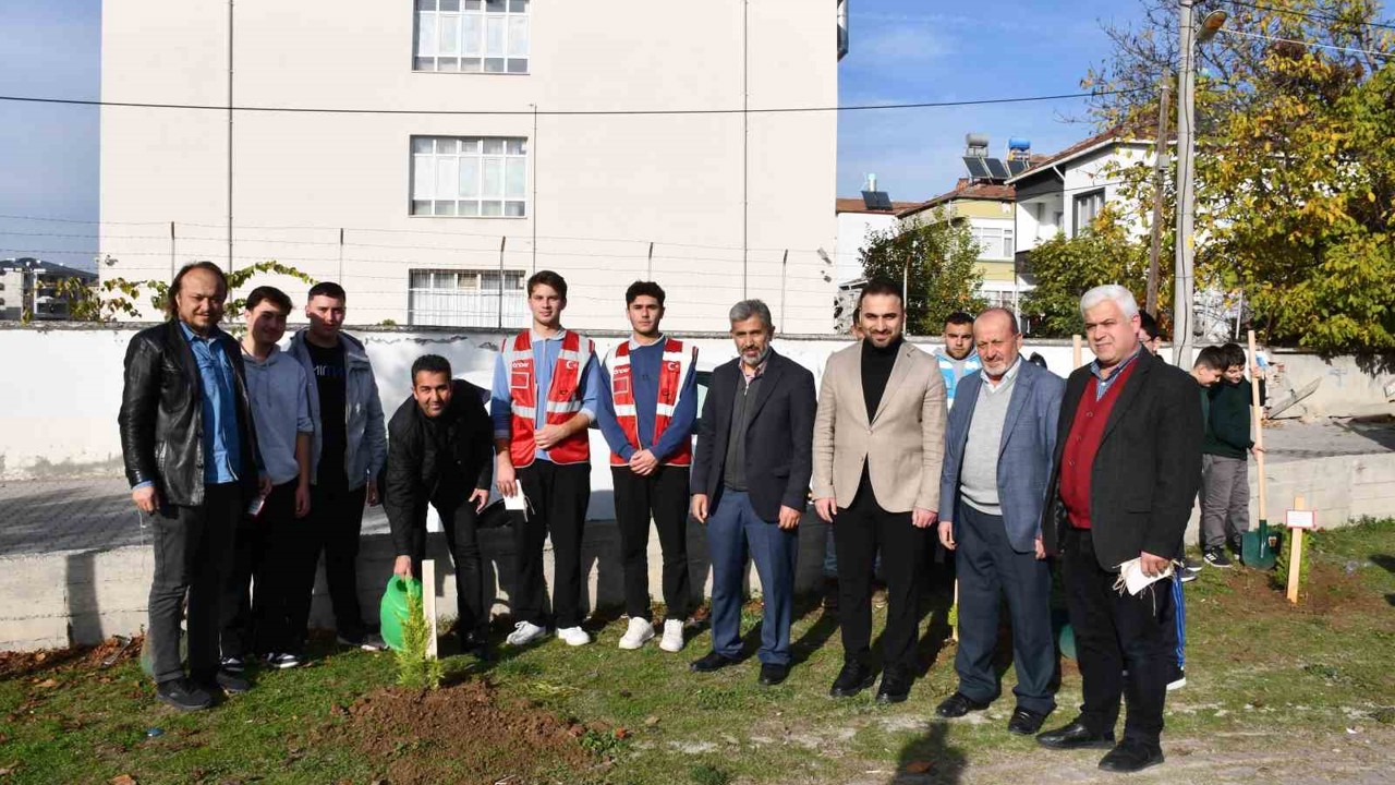 Vezirköprü’de Gazze ve şehitler için fidanlar toprakla buluştu
