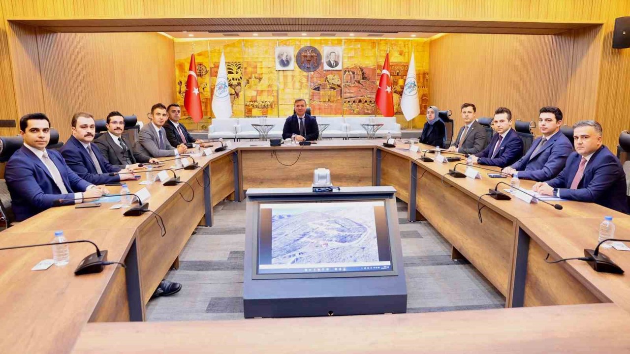 İlin yönetimi bir araya geldi: Gündem güvenlik, eğitim ve yatırımlar
