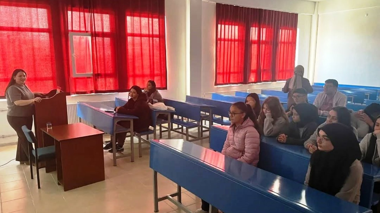 Hisarcık’ta lise öğrencileri bir günlük üniversite öğrencisi oldu

