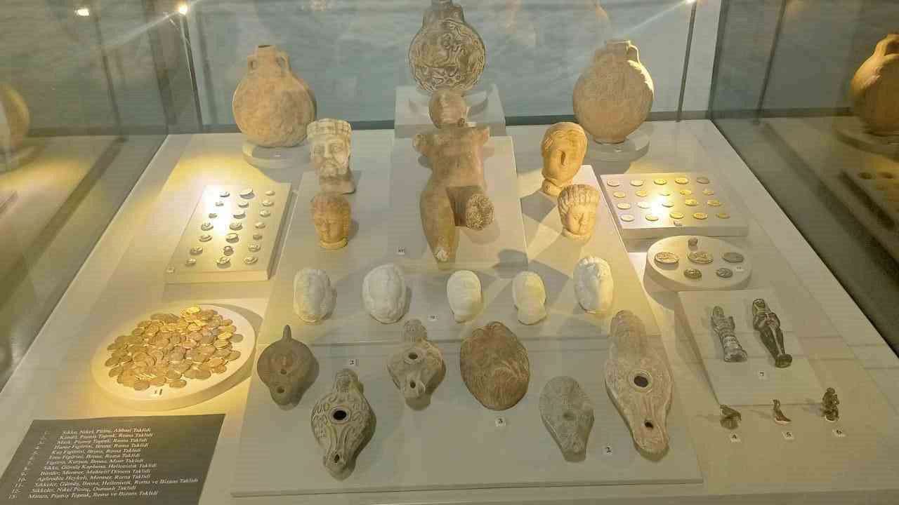 Tarihi eser kaçakçılığına dikkat çeken sergi ziyaretçilerini ağırlıyor
