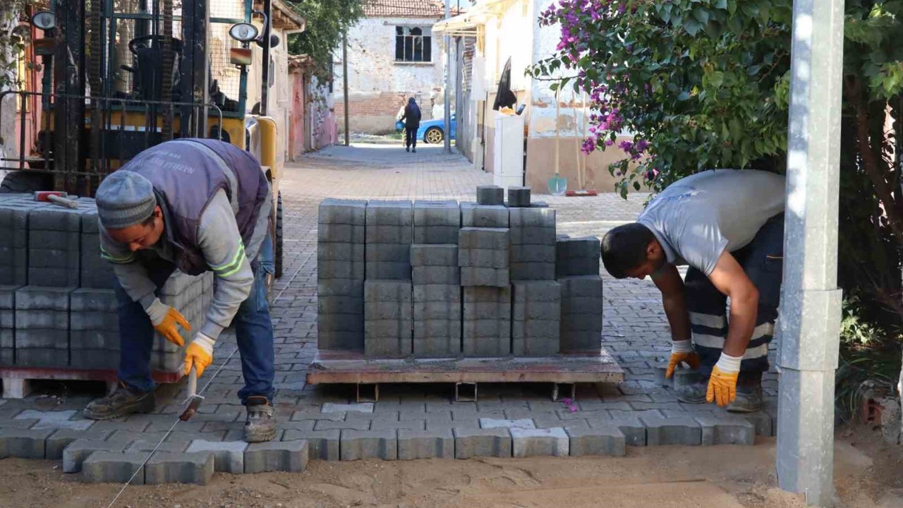 Nazilli Belediyesi Çapahasan’da yolları yeniliyor
