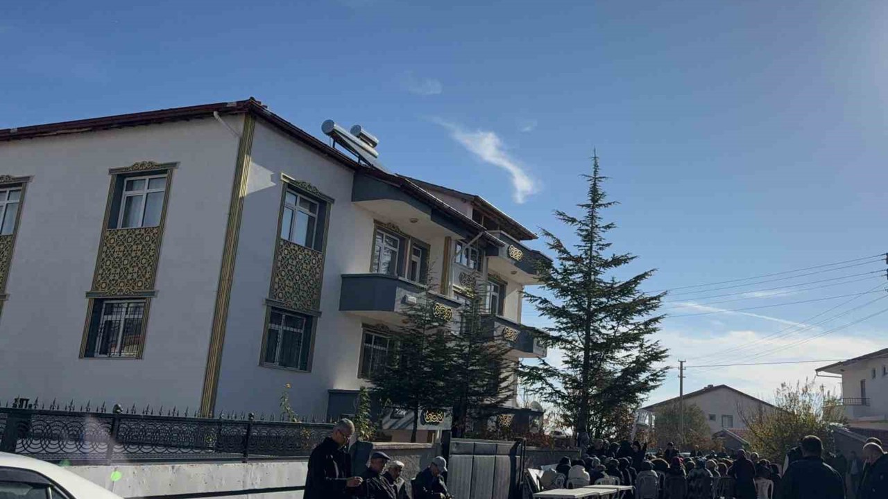 Zehirlenme felaketinde acılı bekleyiş sürüyor
