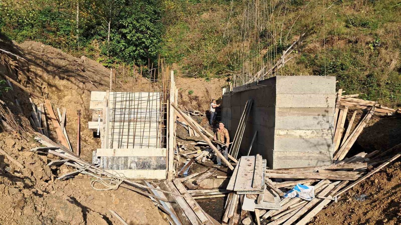 Salıpazarı’nda riskli bölgeye müdahale
