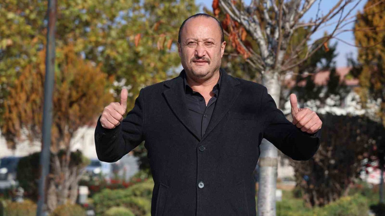 Sivas’ta karlı havada 13 derecelik suya girdi
