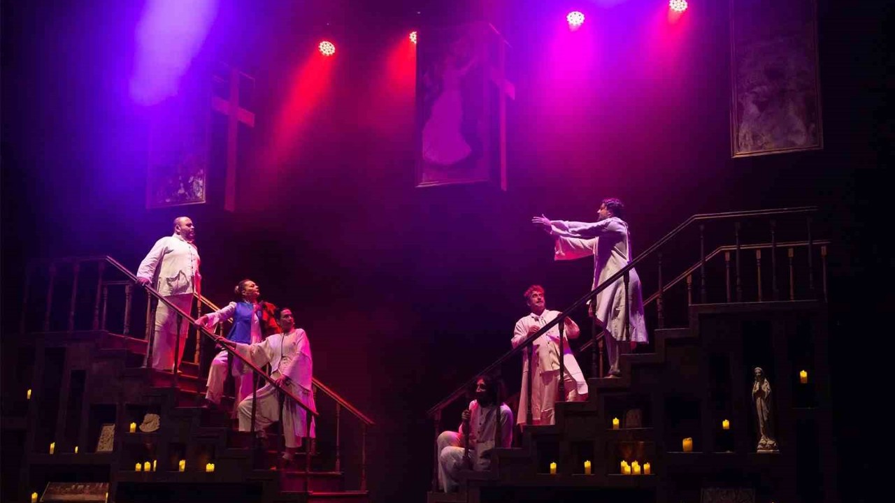 Şehir tiyatrosu perdesini öğretmenler için ücretsiz açıyor
