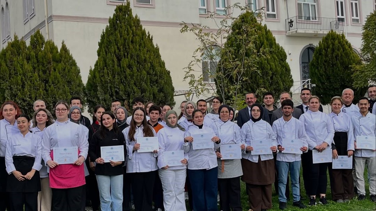 Üniversiteli aşçıların balık temalı yarışması nefes kesti
