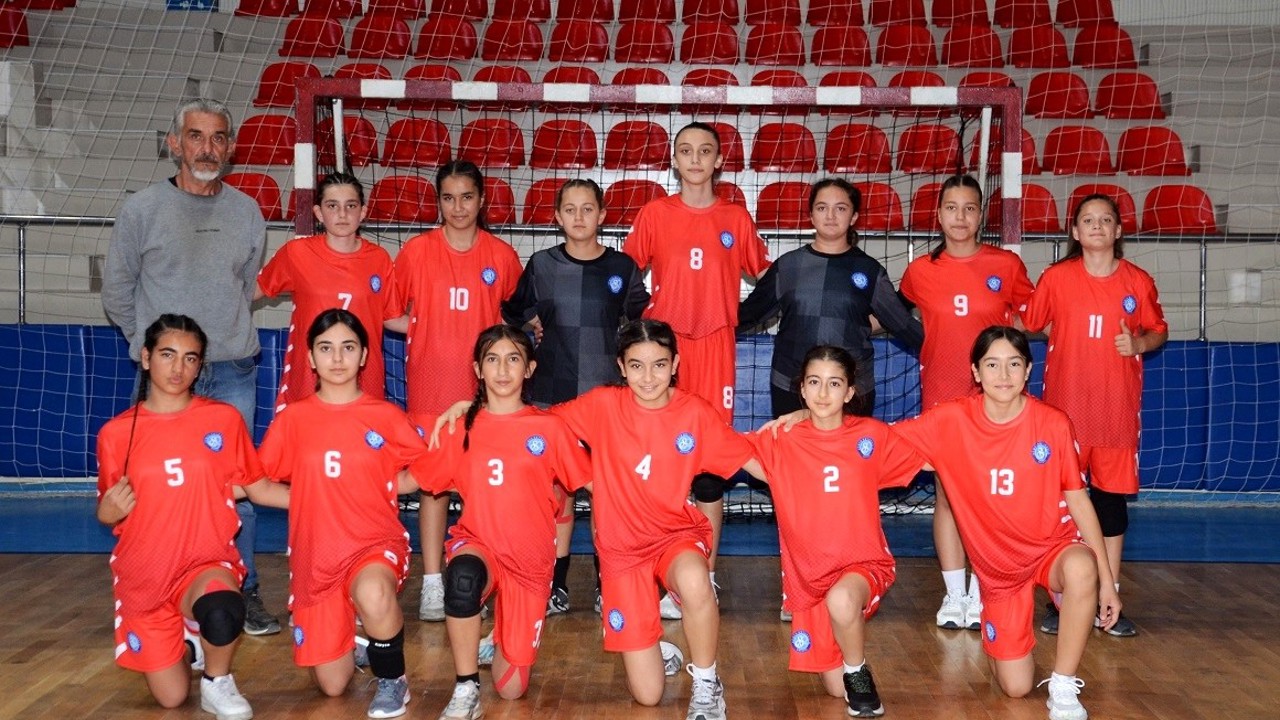Okullar Arası Yıldızlar Hentbol Müsabakaları devam ediyor
