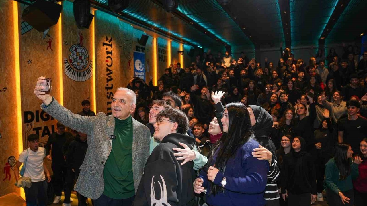 Ümraniye’de "Motivasyon Buluşmaları" gençlerle yeni sezona başladı
