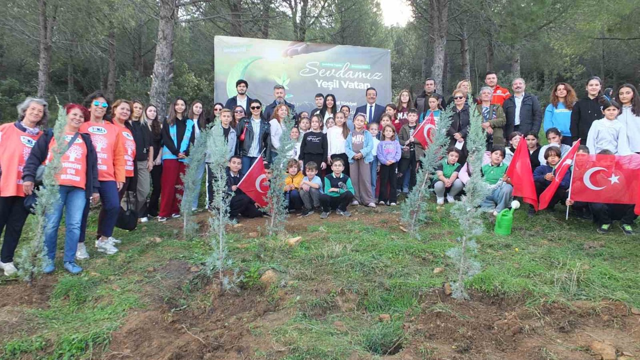Burhaniye’de 400 fidan toprakla buluştu
