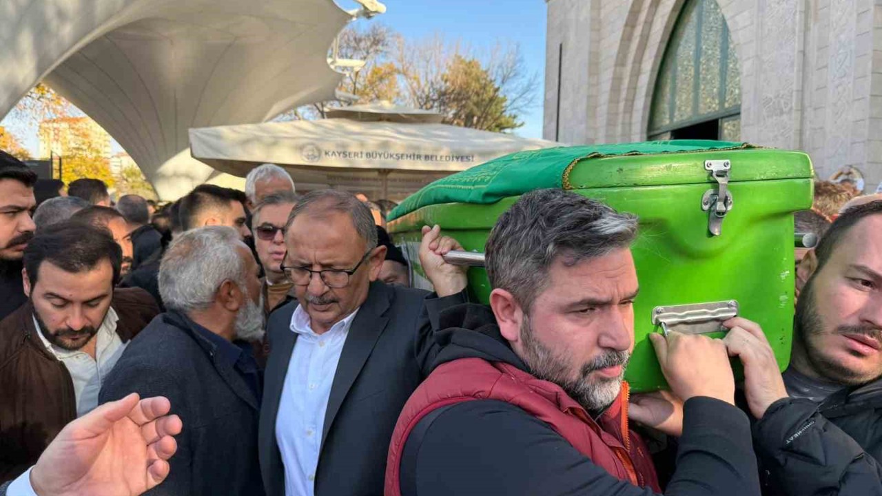 Kayseri’nin tanınan siması Şeref Yaroğlu toprağa verildi
