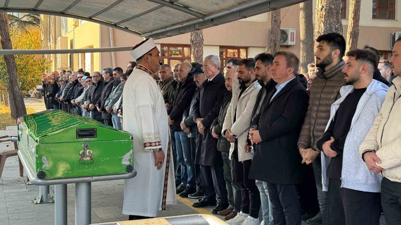 Gazeteci Çetinkaya’nın eşi Esra Çetinkaya son yolculuğuna uğurlandı
