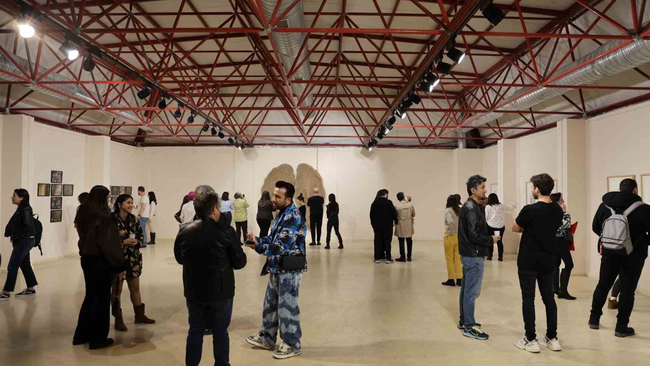 Düzce Üniversitesinde "İçinde Bir Şey" sergisi açıldı
