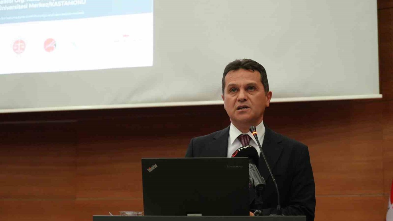 Kastamonu Üniversitesi Rektörü Prof. Dr. Topal: "Savaş ve çatışmaların belirli kurallara bağlanması hem dini hem hukuki hem de ahlaki bir yükümlülüktür"
