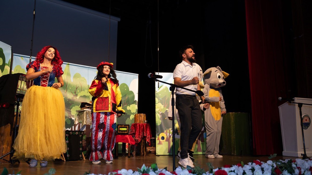 Gölbaşı Belediyesi’nin düzenlediği ‘Çocuk Tiyatrosu Günleri’ne miniklerden yoğun ilgi
