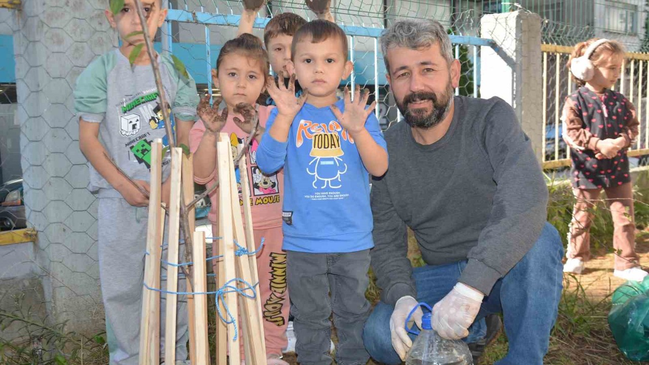 Ordu’da minikler, meyve fidanlarını toprakla buluşturdu
