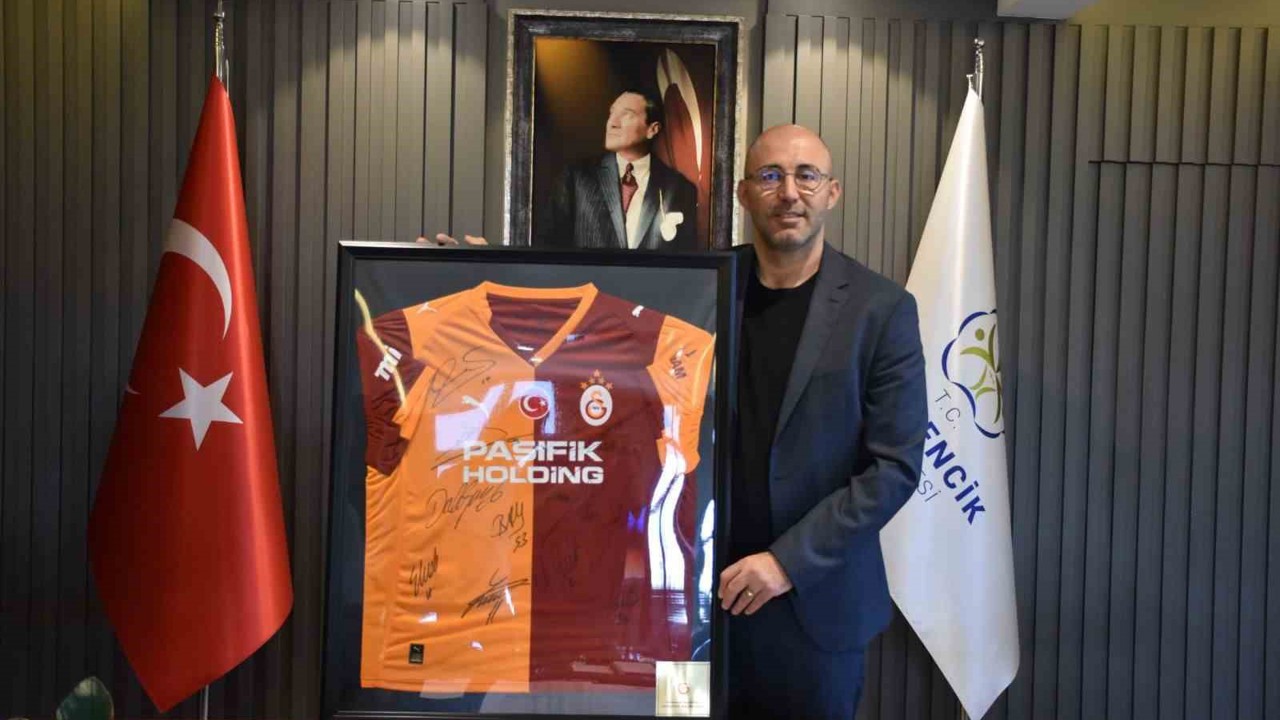 İncir hediyesine imzalı forma
