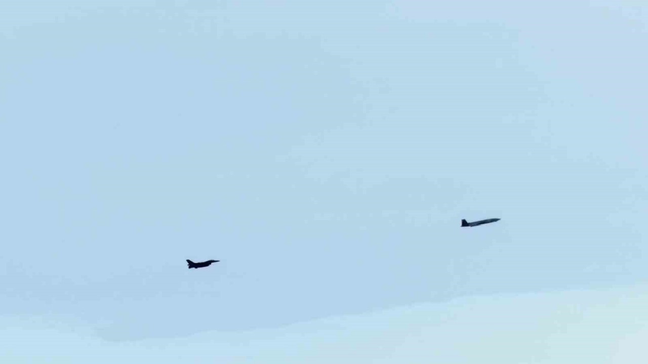 Bayraktar KIZILELMA, F-16’ya kilitlendi, simüle atışta tam isabet
