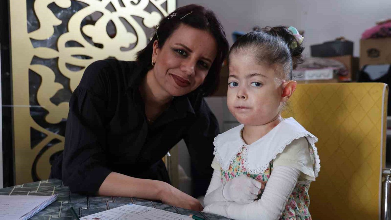 Zorlukları aşan küçük yürek: Fatma’nın okuma sevgisi evde filizleniyor
