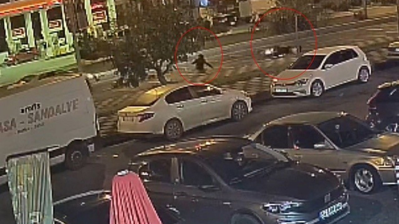 Metrelerce sürüklendi, kazayı yara almadan atlattı: O anlar kamerada
