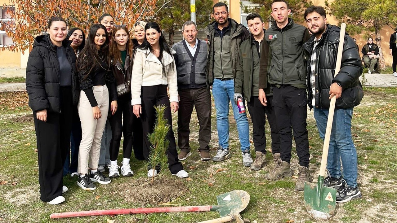 Emet MYO’da fidan dikim etkinliği

