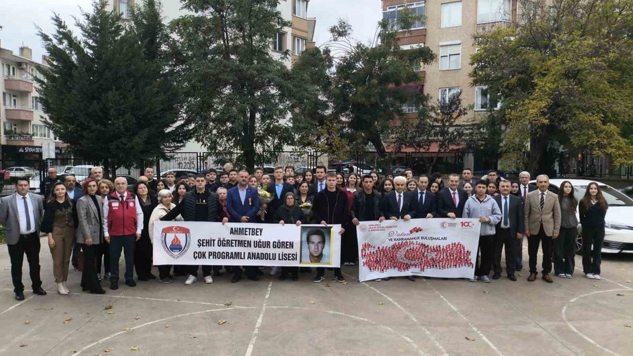 "Vatan ve Kahraman Buluşmaları"nda şehit ve gazilerin hikâyeleri genç kuşaklara aktarıldı
