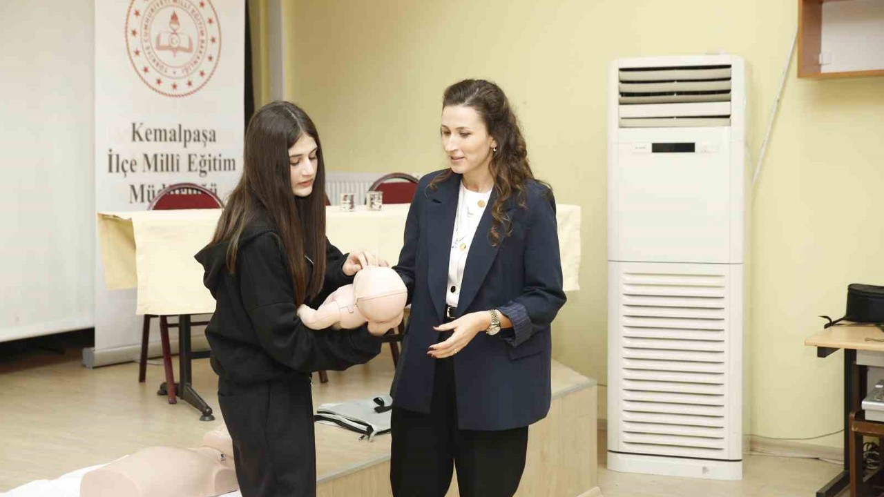 Uzman doktorlardan öğrencilere farkındalık eğitimi
