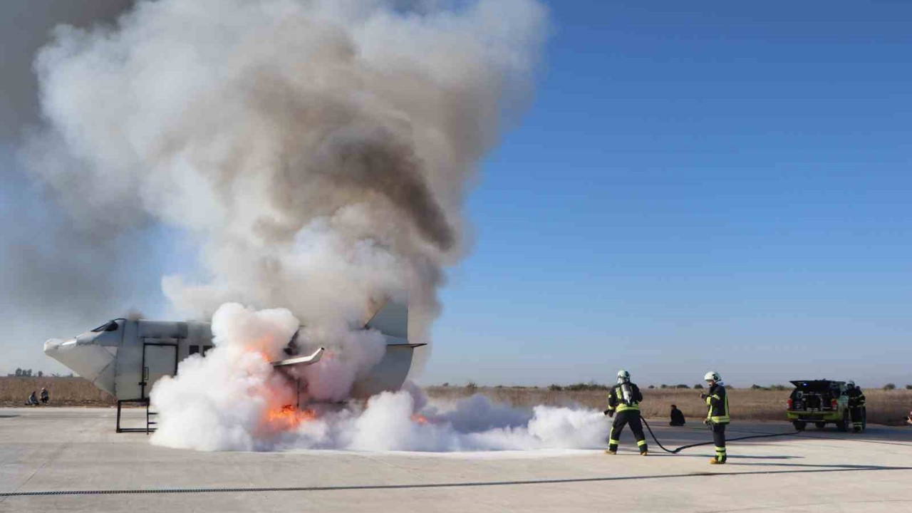 Çukurova Havalimanı’nda uçak kazası tatbikatı gerçeğini aratmadı
