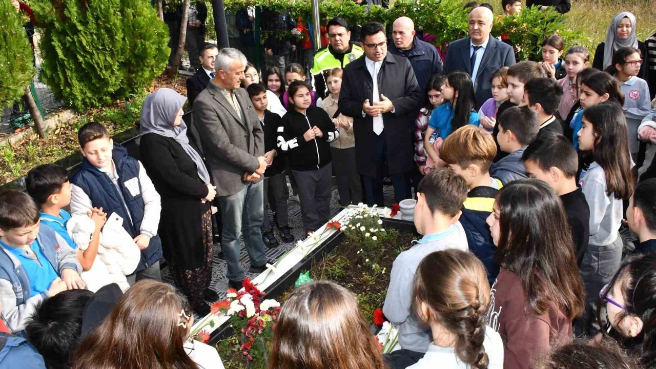 5. sınıf öğrencilerinden şehit Recep Turan’ın kabrine anlamlı ziyaret
