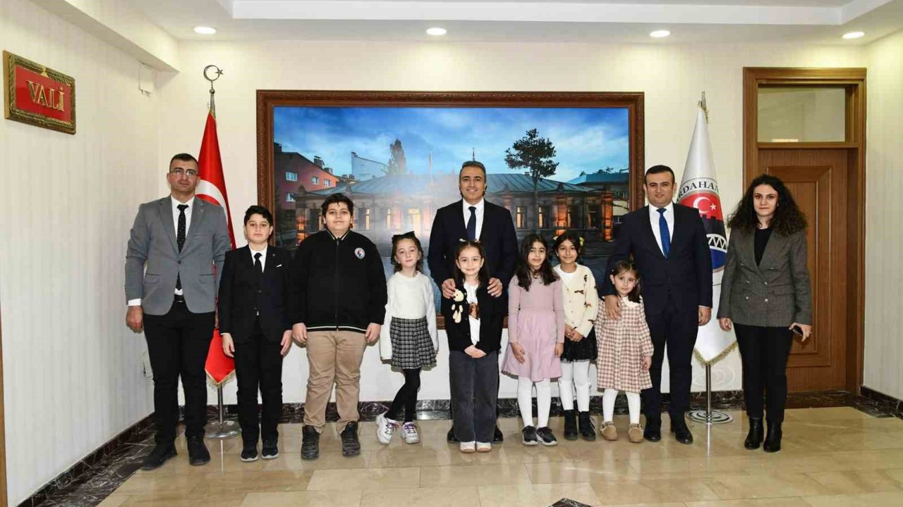Vali Çiçek, 20 Kasım Dünya Çocuk Hakları Günü’nde çocukları ağırladı
