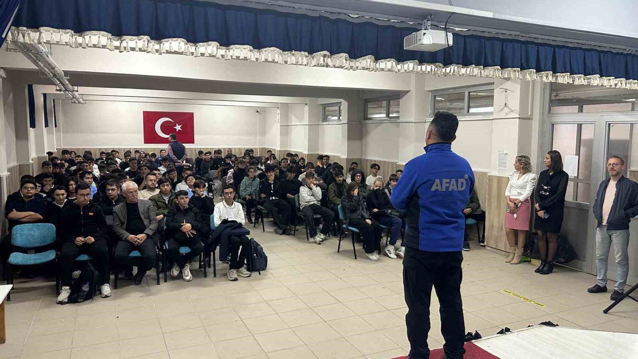 Öğrenciler afetler ve yangınlarla ilgili bilinçlendirildi
