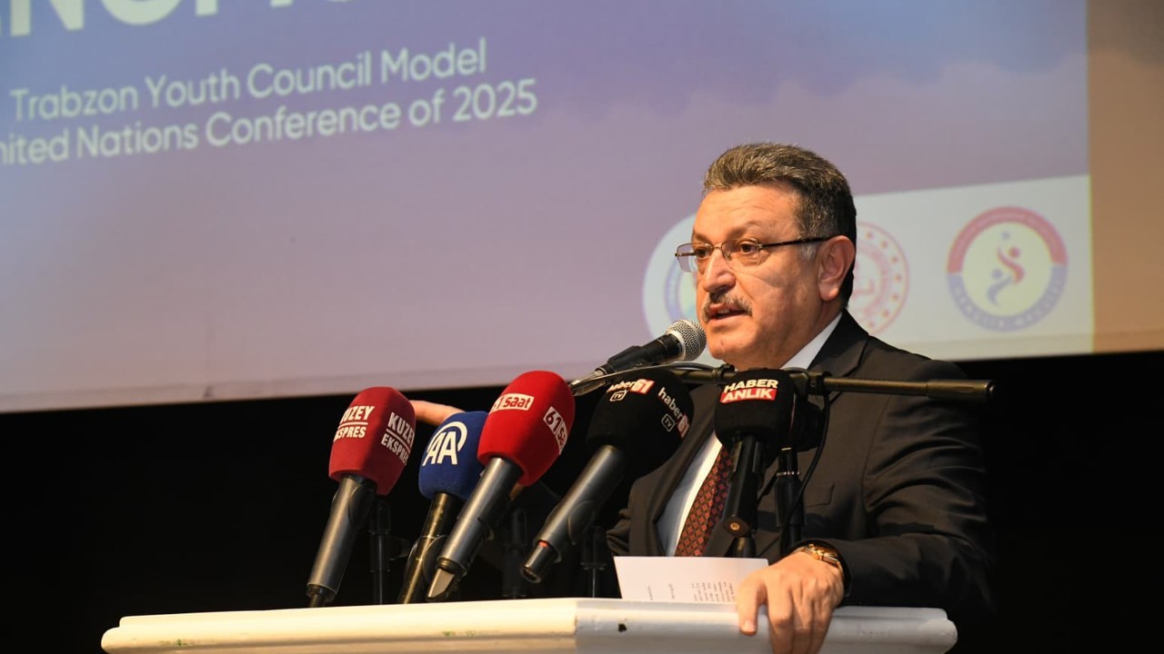 Başkan Ahmet Metin Genç: "Yeni dünya düzenini gençlerimiz sağlayacak"
