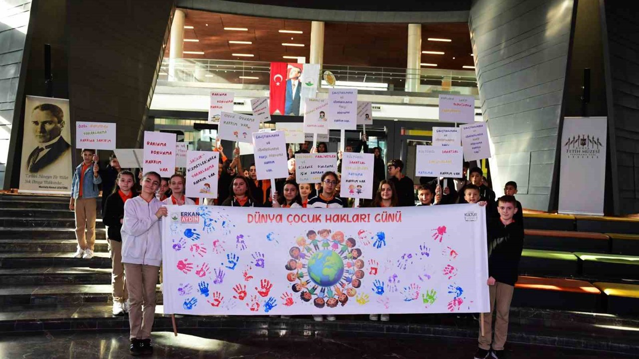 Osmangazi’de çocuklar haklarını öğrendi, pankartlarına yansıttı
