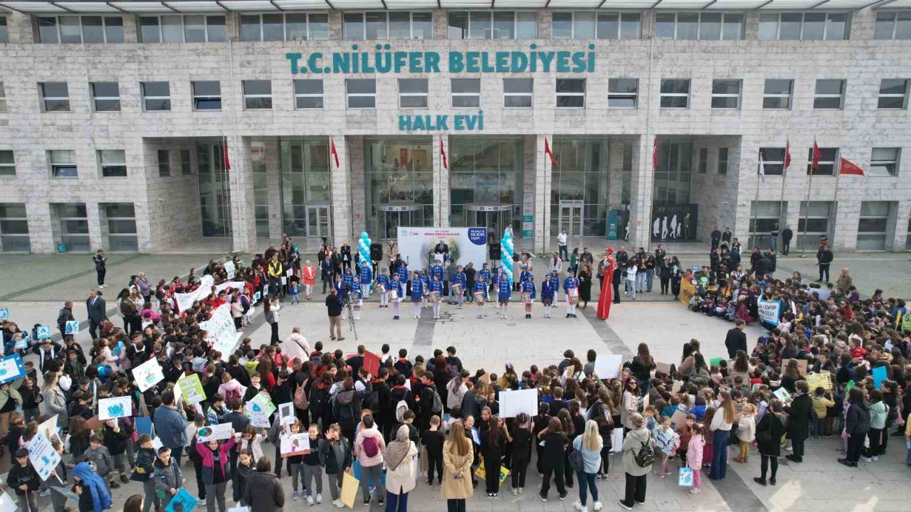 Nilüferli çocuklardan ’gelecek’ için anlamlı yürüyüş
