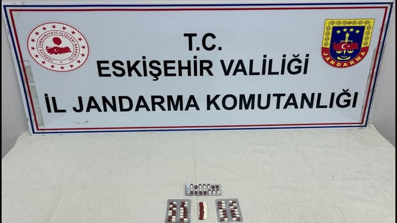 Uyuşturucu bulunduran 2 şahıs jandarma kontrolüne takıldı
