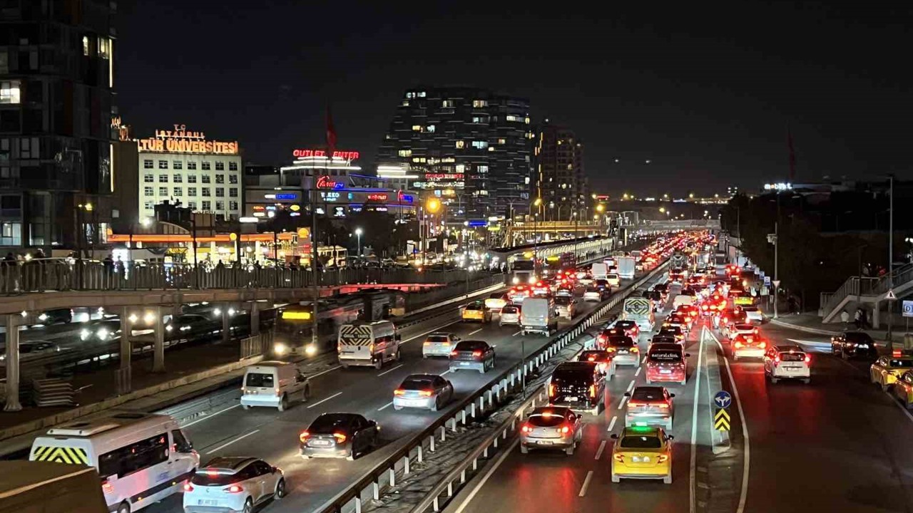 İstanbul’da trafik yoğunluğu yüzde 83’e ulaştı
