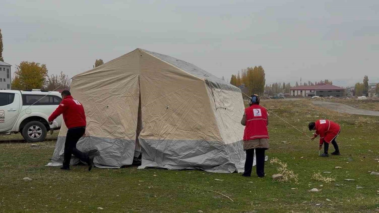 Muş’ta Kızılay ekiplerinden afet yönetimi için saha tatbikatı
