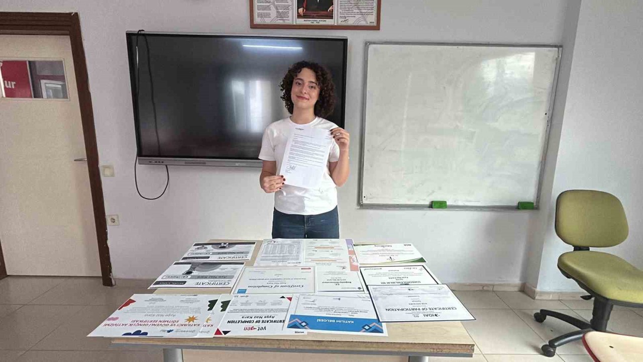 "Ders çalışırken yemek yemeyi bile unuttum" diyen Ayşe Naz, Amerikan Rice Üniversitesi’nden ve NASA’dan eğitim daveti aldı

