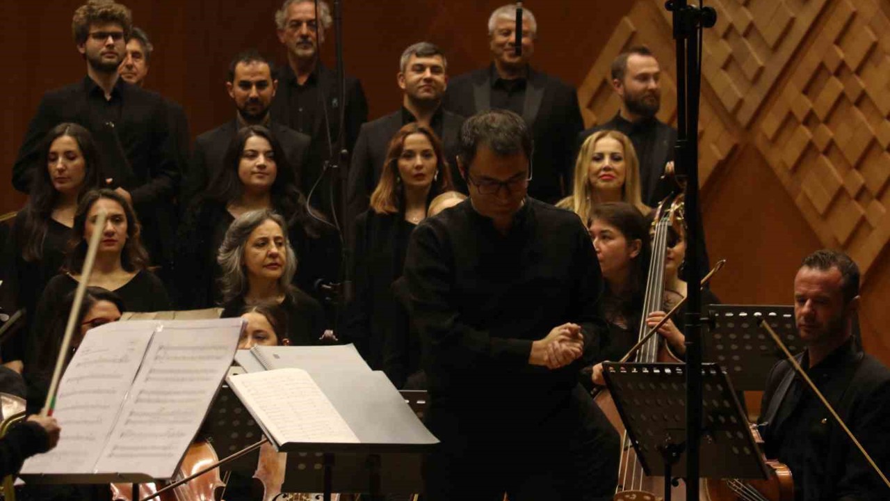 Devlet Çoksesli Korosu 90’ıncı yaşını kutlayan Arvo Part’in İstanbul’a özel bestelediği eseri sanatseverlerle buluşturdu
