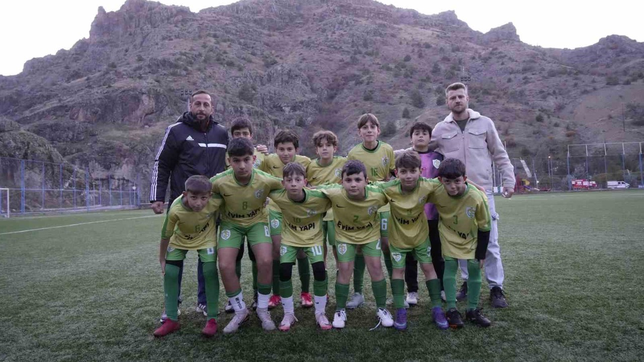 Hem başkan hem antrenör hem de kaleci
