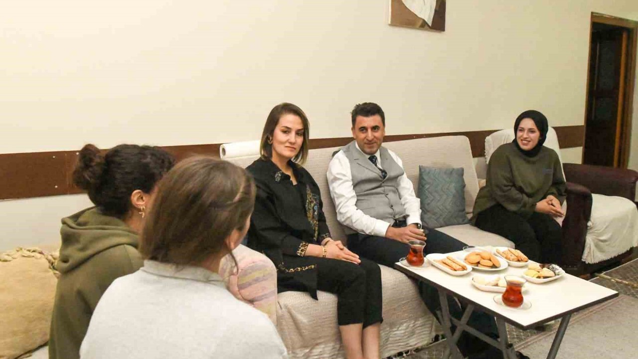 Tunceli’de üniversite öğrencilerine düzenli gıda desteği başlatıldı
